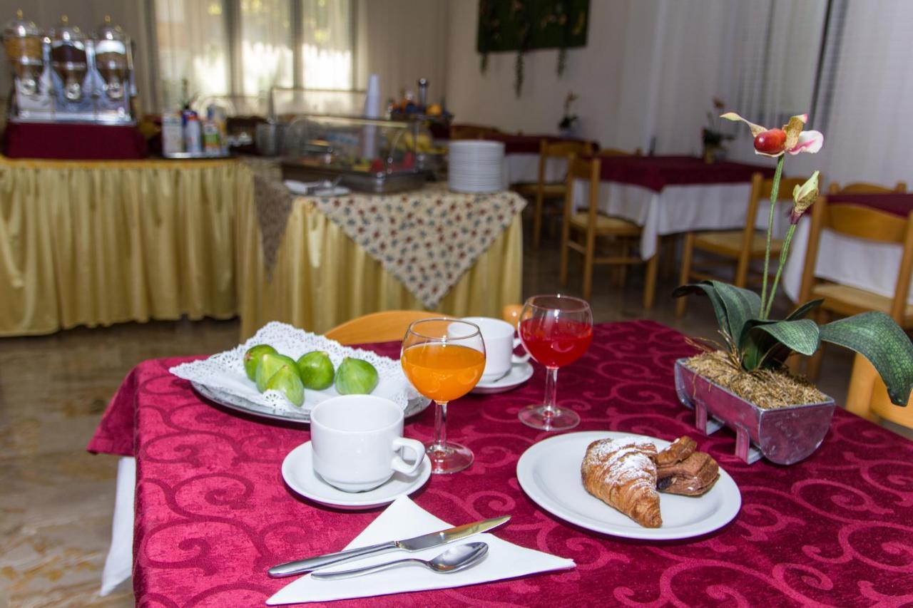 בלריה-איגאה מרינה Hotel Trianon מראה חיצוני תמונה