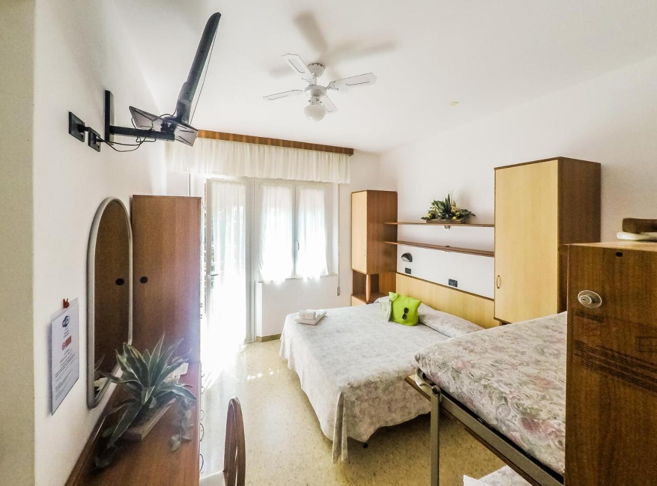 בלריה-איגאה מרינה Hotel Trianon מראה חיצוני תמונה