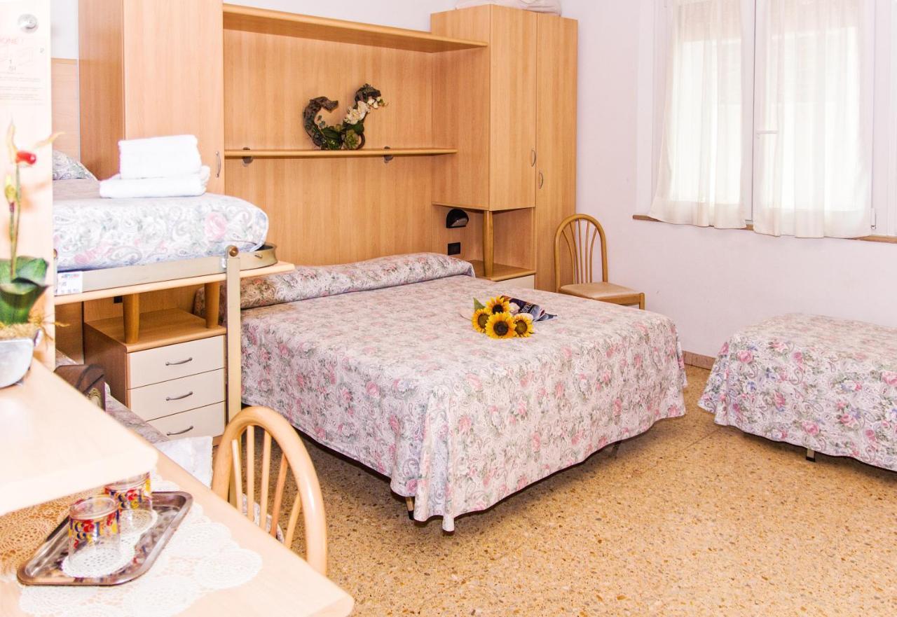 בלריה-איגאה מרינה Hotel Trianon מראה חיצוני תמונה